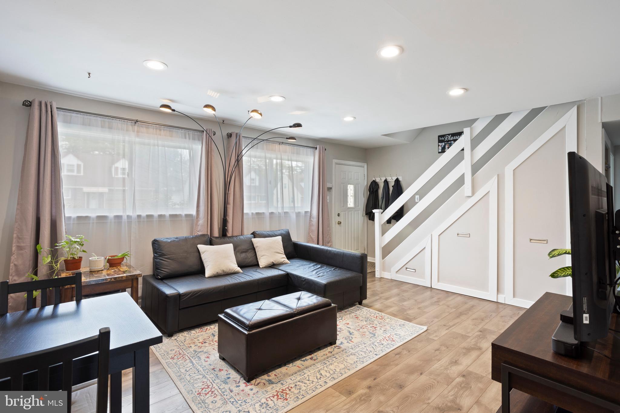 1015 Dale Road Secane, PA 19018 - Photo 4 of 24
