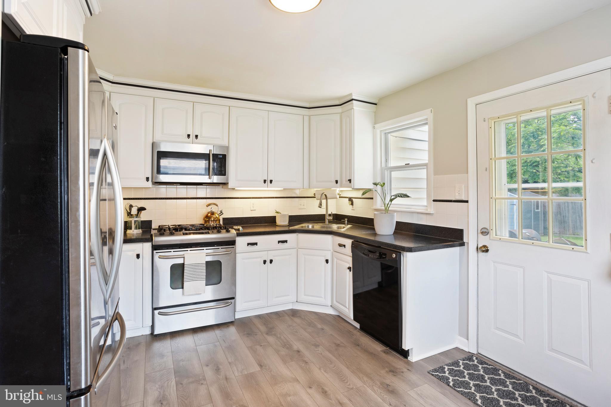 1015 Dale Road Secane, PA 19018 - Photo 5 of 24