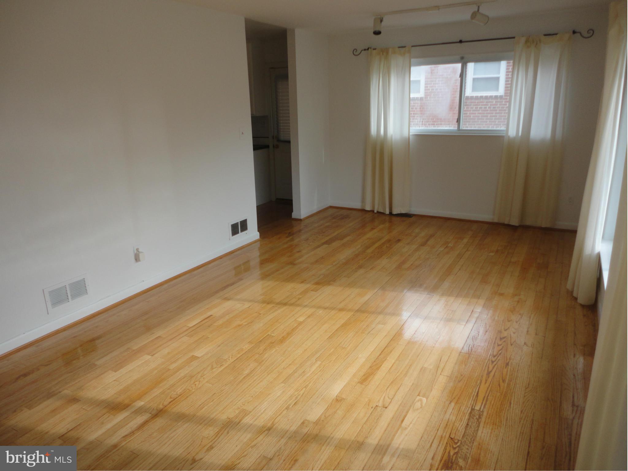 2913 Harris Avenue Silver Spring, MD 20902 - Photo 4 of 30 Living Room
