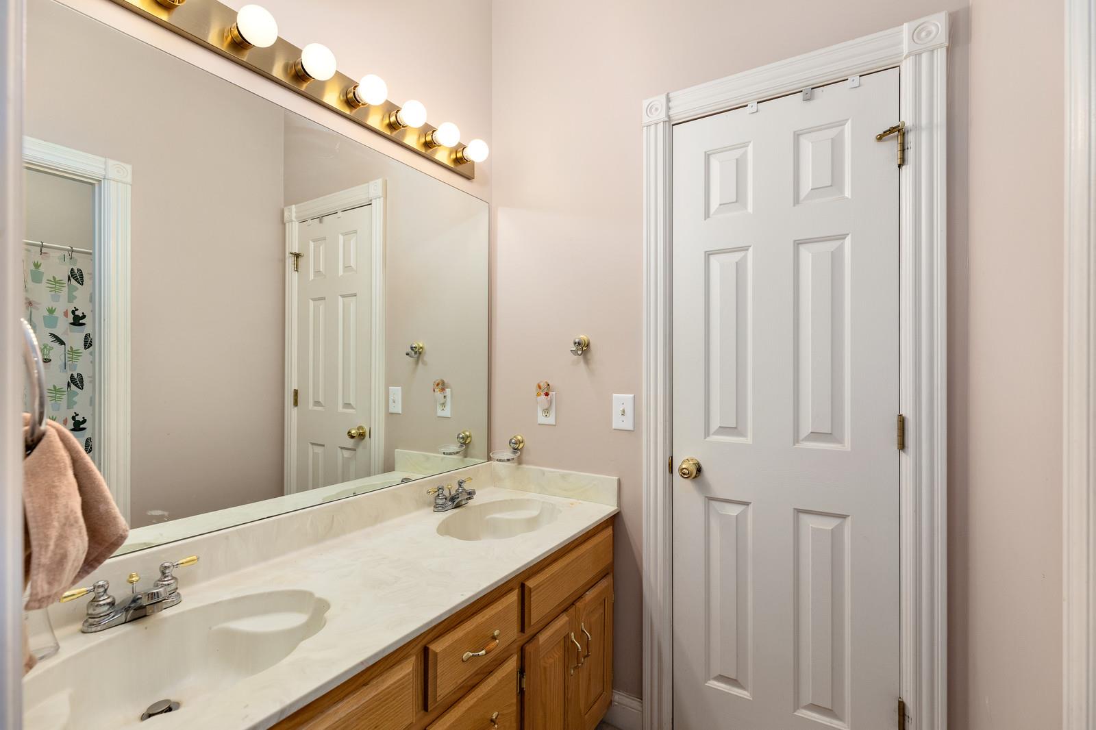 133 East Robertson Road Castalian Springs, TN 37031 - Photo 17 of 28 Full guest bath with double sinks.