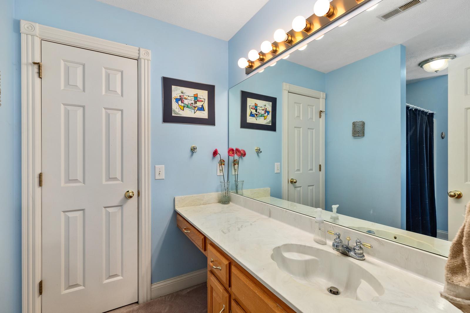 133 East Robertson Road Castalian Springs, TN 37031 - Photo 21 of 28 Full guest bath upstairs.