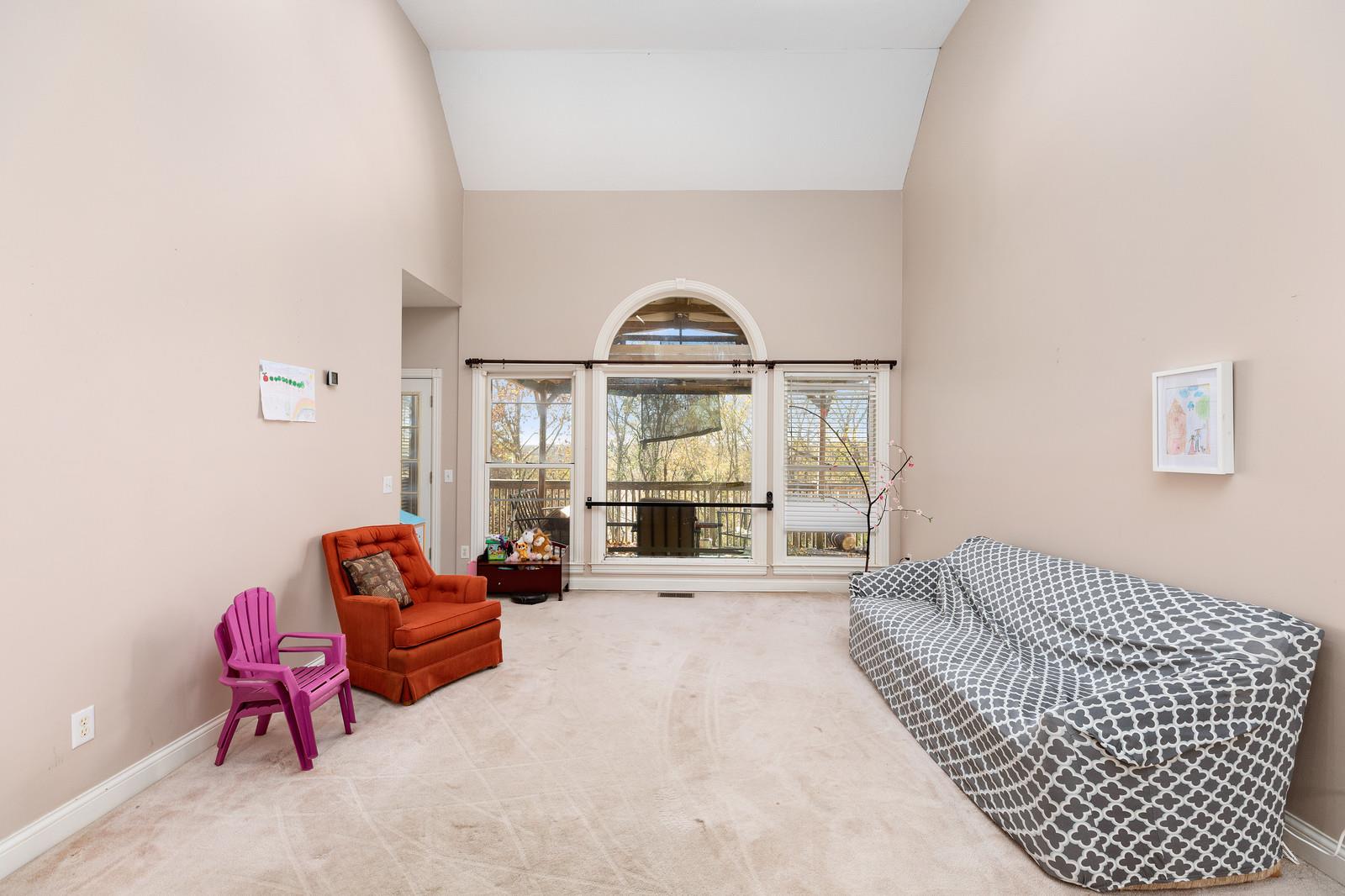 133 East Robertson Road Castalian Springs, TN 37031 - Photo 5 of 28 Den area with pretty windows to let light in.