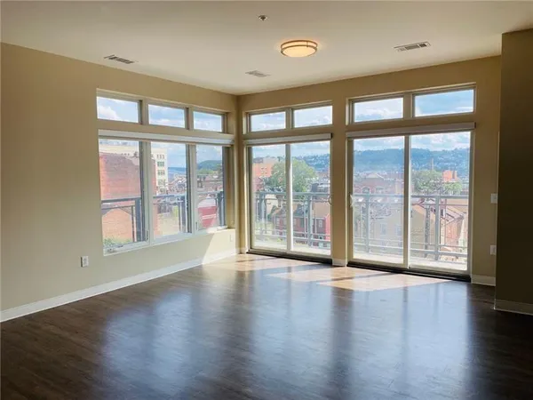 $2,000 | 1655 Fifth Avenue, Unit 312, Pittsburgh, PA 15219