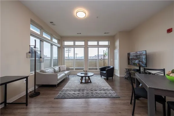 $2,000 | 1655 Fifth Avenue, Unit 312, Pittsburgh, PA 15219