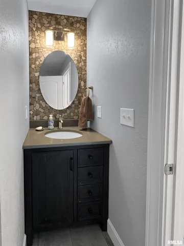 $245,000 | 201 Northeast Cross Street, Mount Sterling, IL 62353