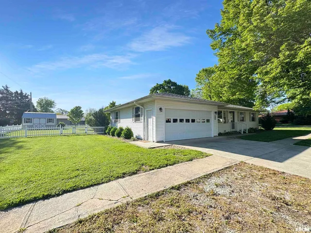 $245,000 | 201 Northeast Cross Street, Mount Sterling, IL 62353