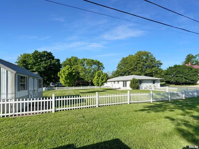$245,000 | 201 Northeast Cross Street, Mount Sterling, IL 62353