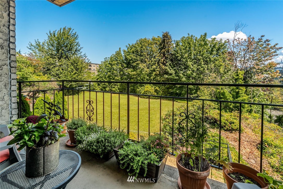 610 Aloha Street, Unit 302 Seattle, WA 98109 - Photo 19 of 27 a view of a garden with a fountain