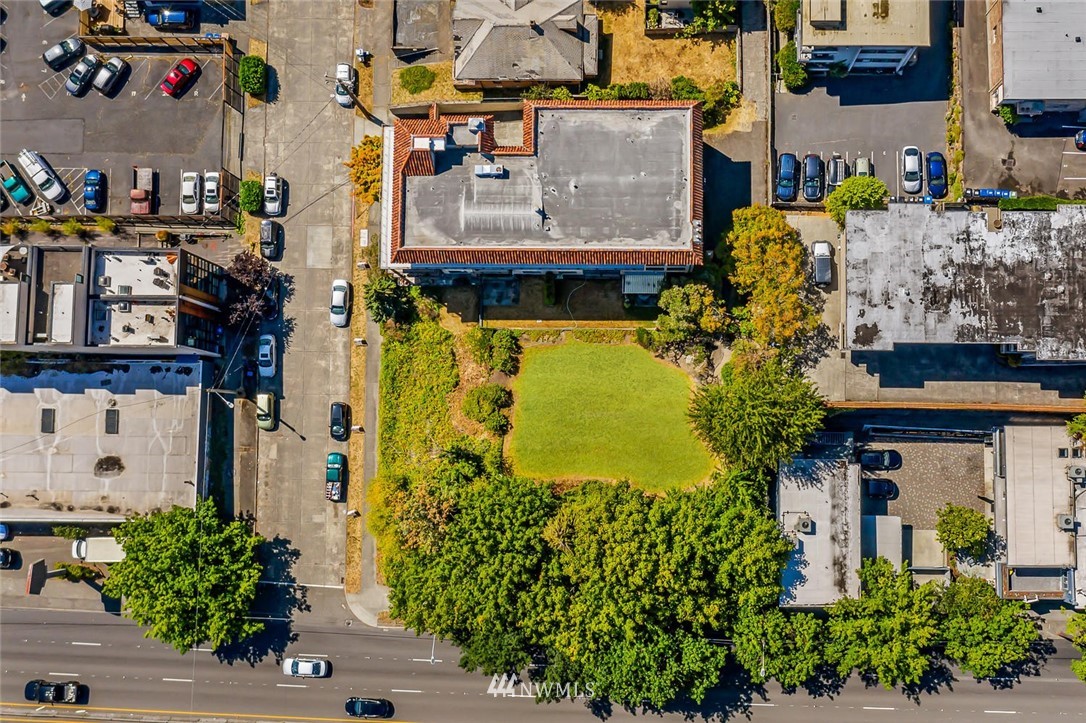 610 Aloha Street, Unit 302 Seattle, WA 98109 - Photo 26 of 27 an aerial view of a house with a yard