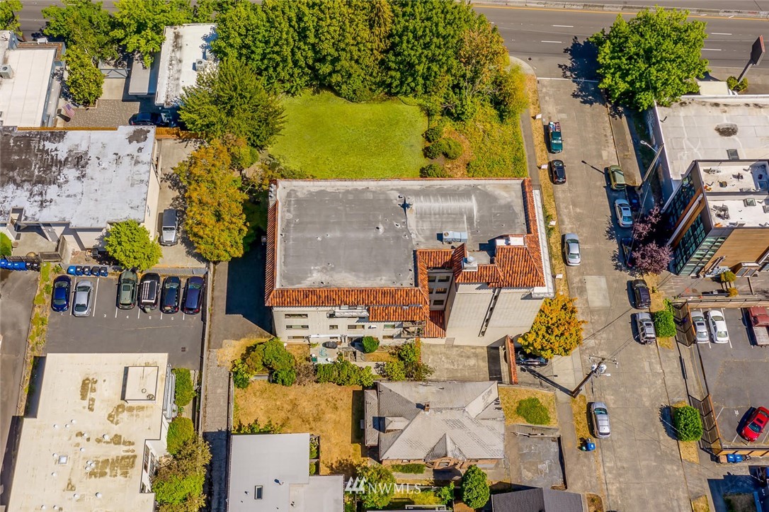 610 Aloha Street, Unit 302 Seattle, WA 98109 - Photo 27 of 27 an aerial view of residential houses with outdoor space