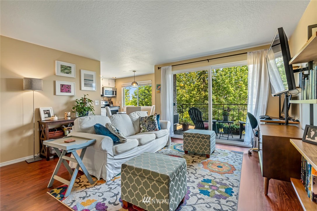 610 Aloha Street, Unit 302 Seattle, WA 98109 - Photo 7 of 27 a living room with furniture and a flat screen tv