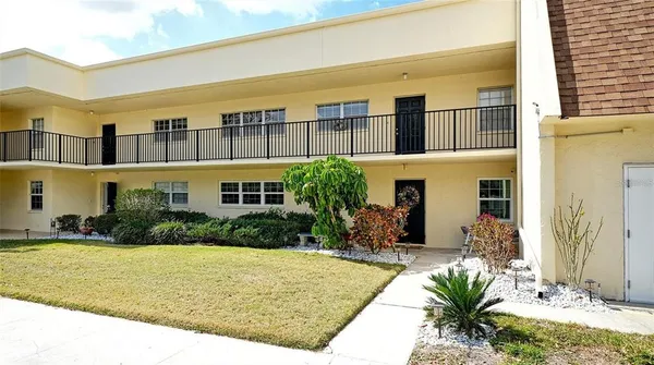 $2,000 | 7880 Palm Aire Lane, Unit 203, Sarasota, FL 34243