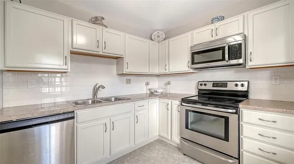 $2,000 | 7880 Palm Aire Lane, Unit 203, Sarasota, FL 34243