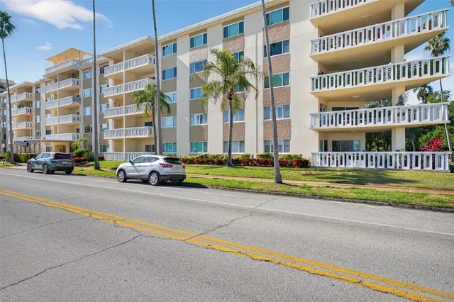 $2,800 | 1200 North Shore Drive Northeast, Unit 201 FURNISHED, St. Petersburg, FL 33701