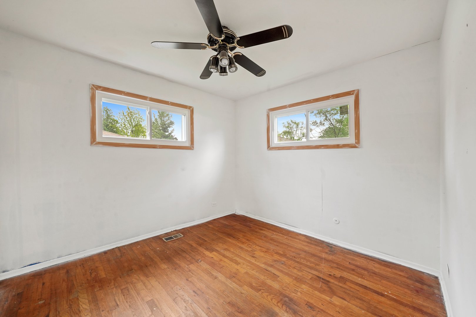 325 Apache Lane Hoffman Estates, IL 60169 - Photo 14 of 16