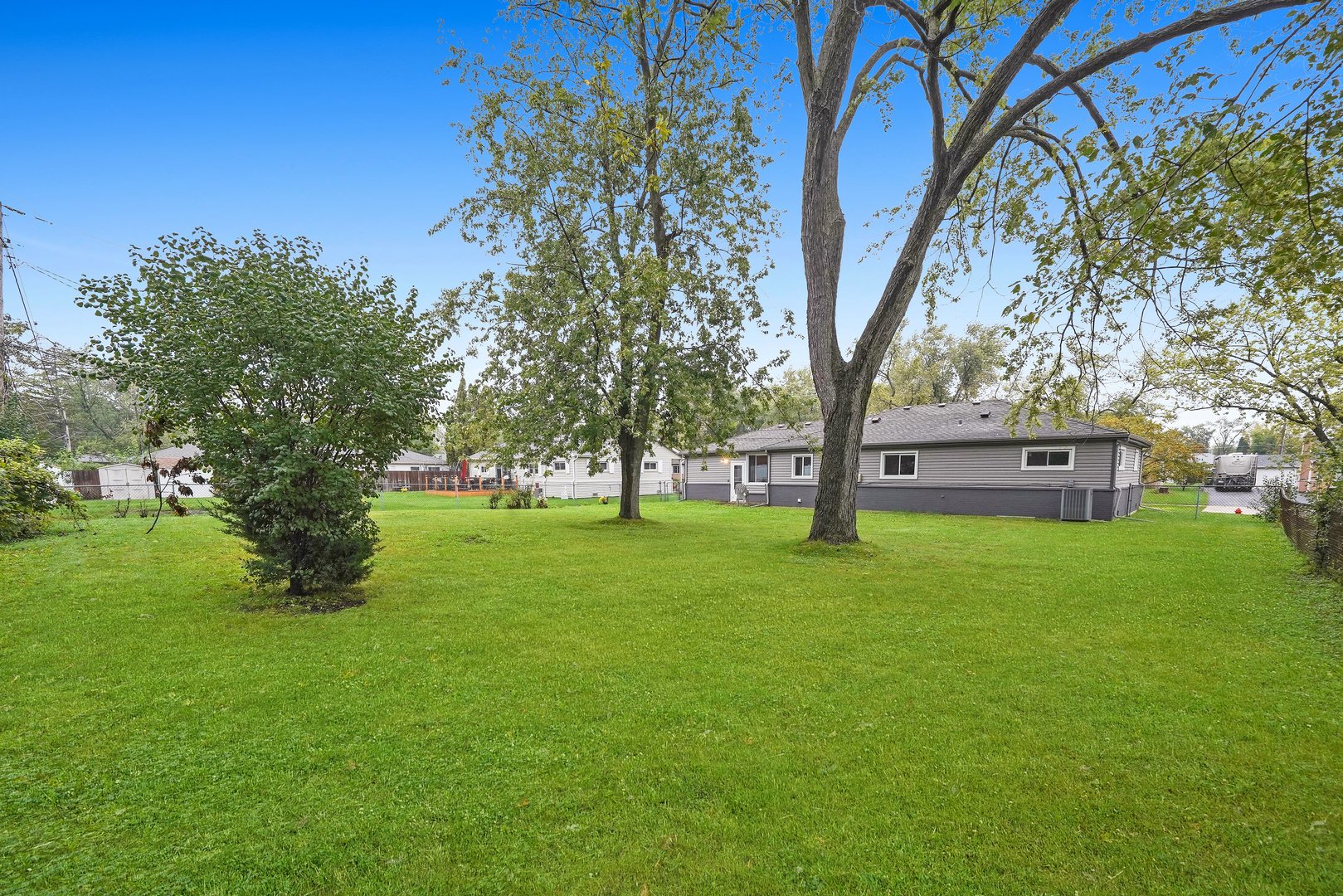 325 Apache Lane Hoffman Estates, IL 60169 - Photo 15 of 16