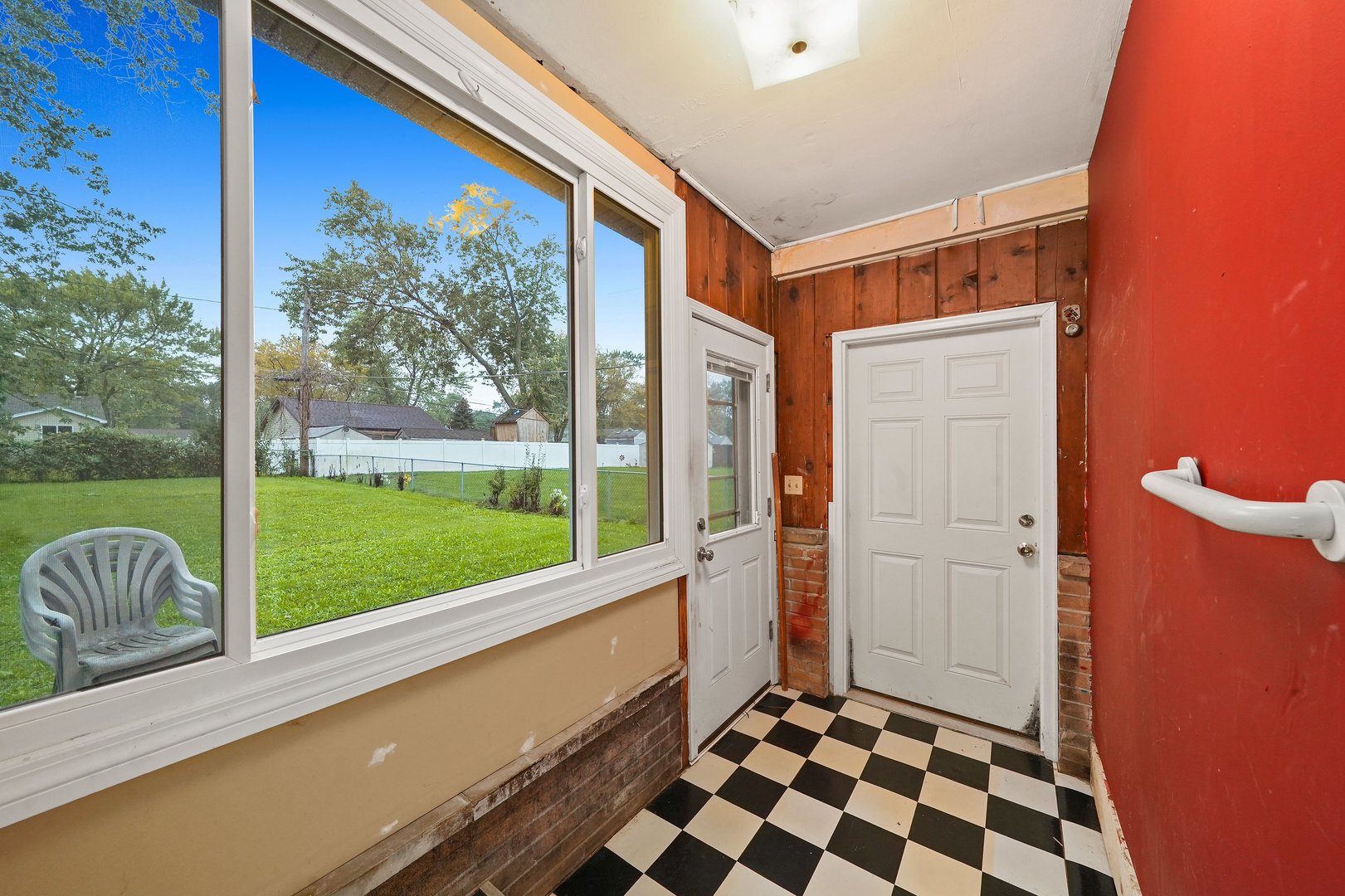 325 Apache Lane Hoffman Estates, IL 60169 - Photo 7 of 16
