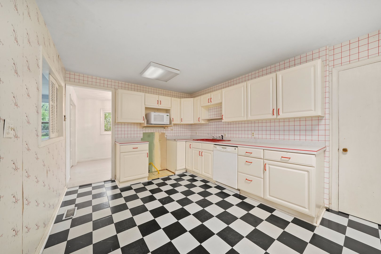 325 Apache Lane Hoffman Estates, IL 60169 - Photo 8 of 16