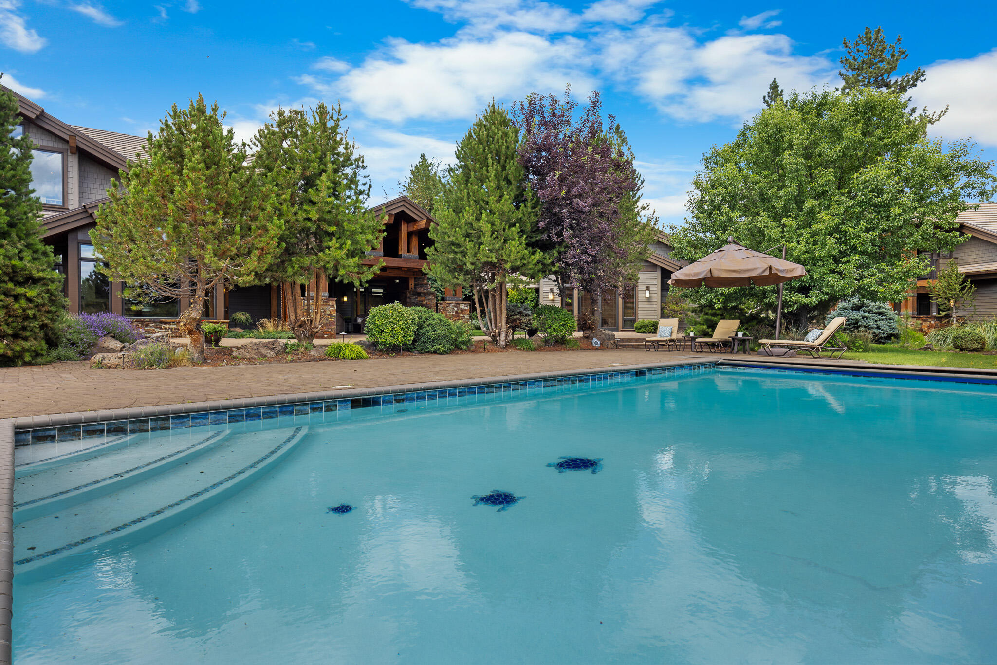 18883 Sutherland Court Bend, OR 97702 - Photo 51 of 70 The pool terrace frames the home?s stunning architecture and mountain backdrop.