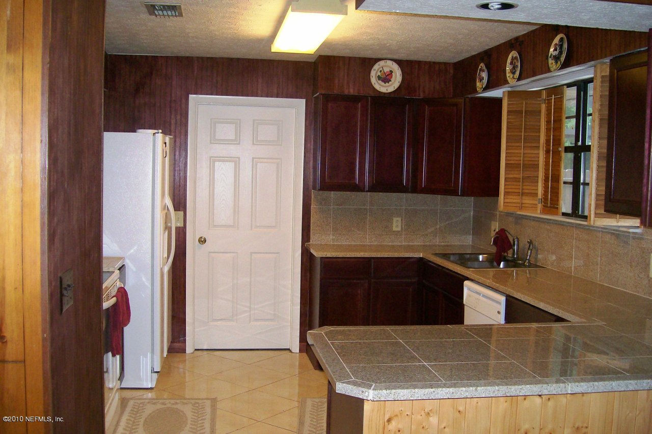 10259 Crystal Springs Road Jacksonville, FL 32221 - Photo 2 of 14 Kitchen