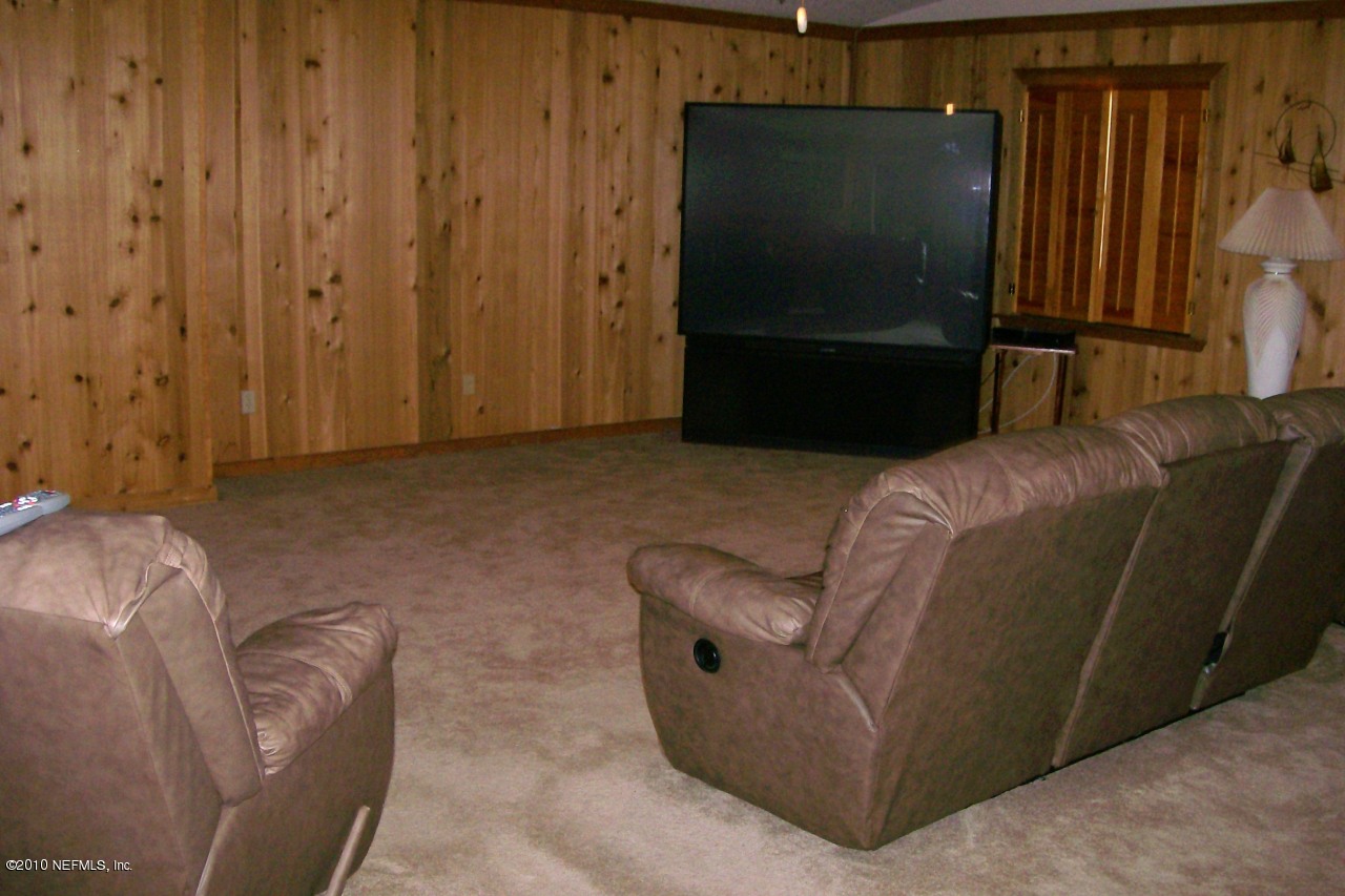 10259 Crystal Springs Road Jacksonville, FL 32221 - Photo 4 of 14 Living Room