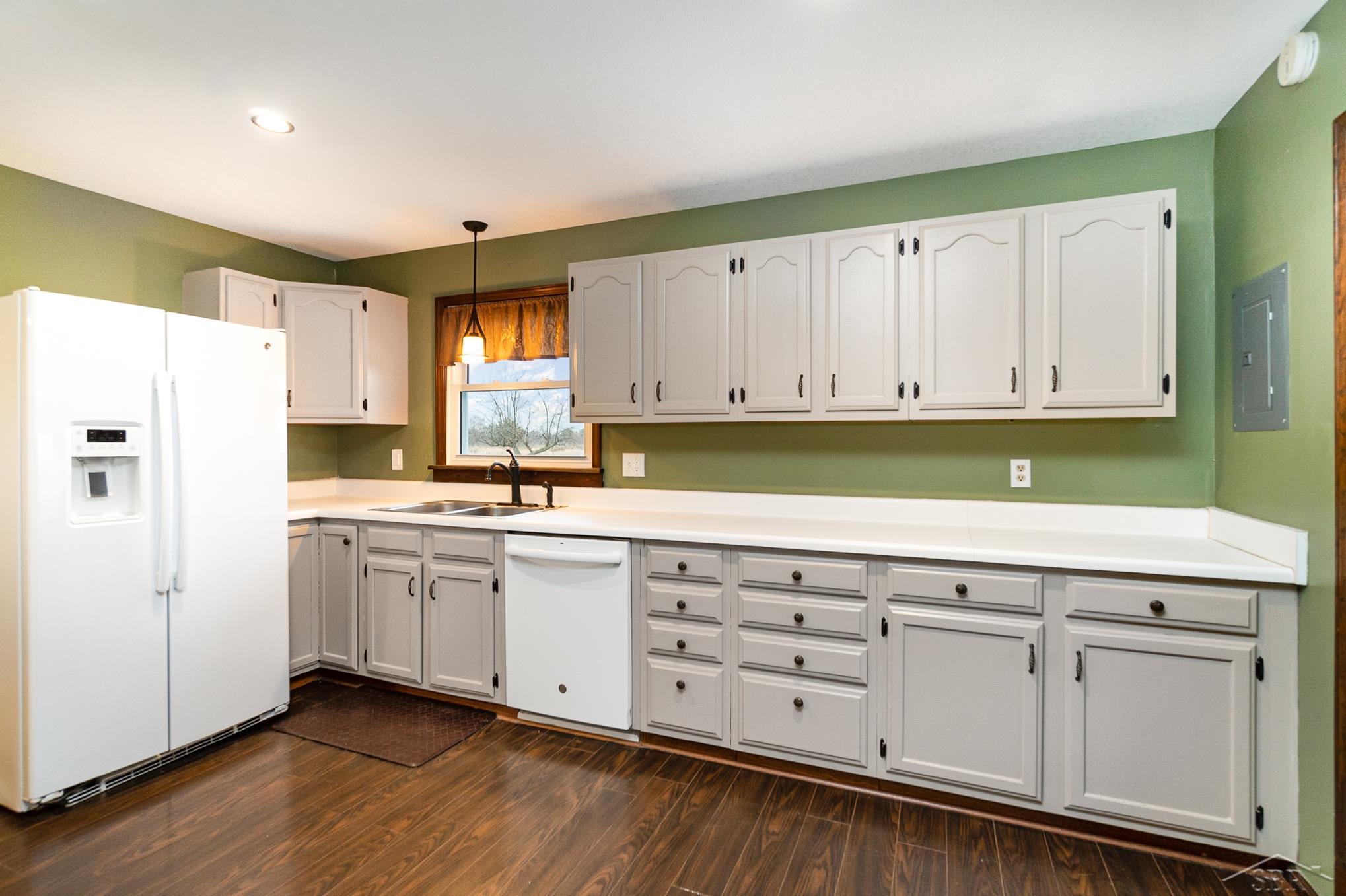 17295 Geddes Road Hemlock, MI 48626 - Photo 8 of 30 50098933-7.JPG