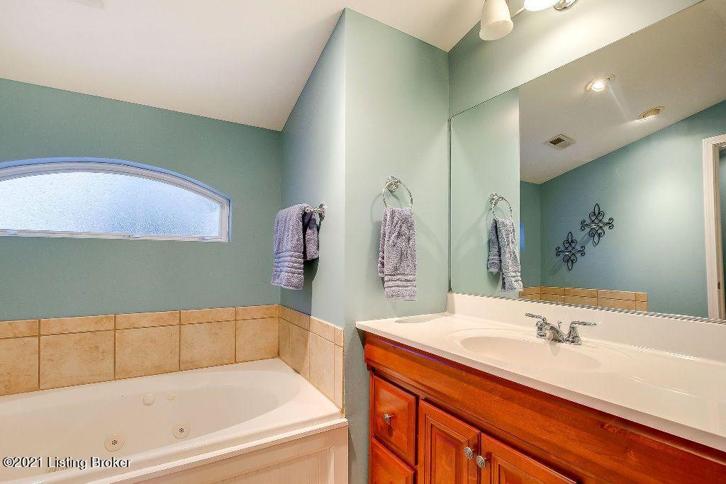 229 Sage Road Louisville, KY 40207 - Photo 18 of 28 Primary Bath
