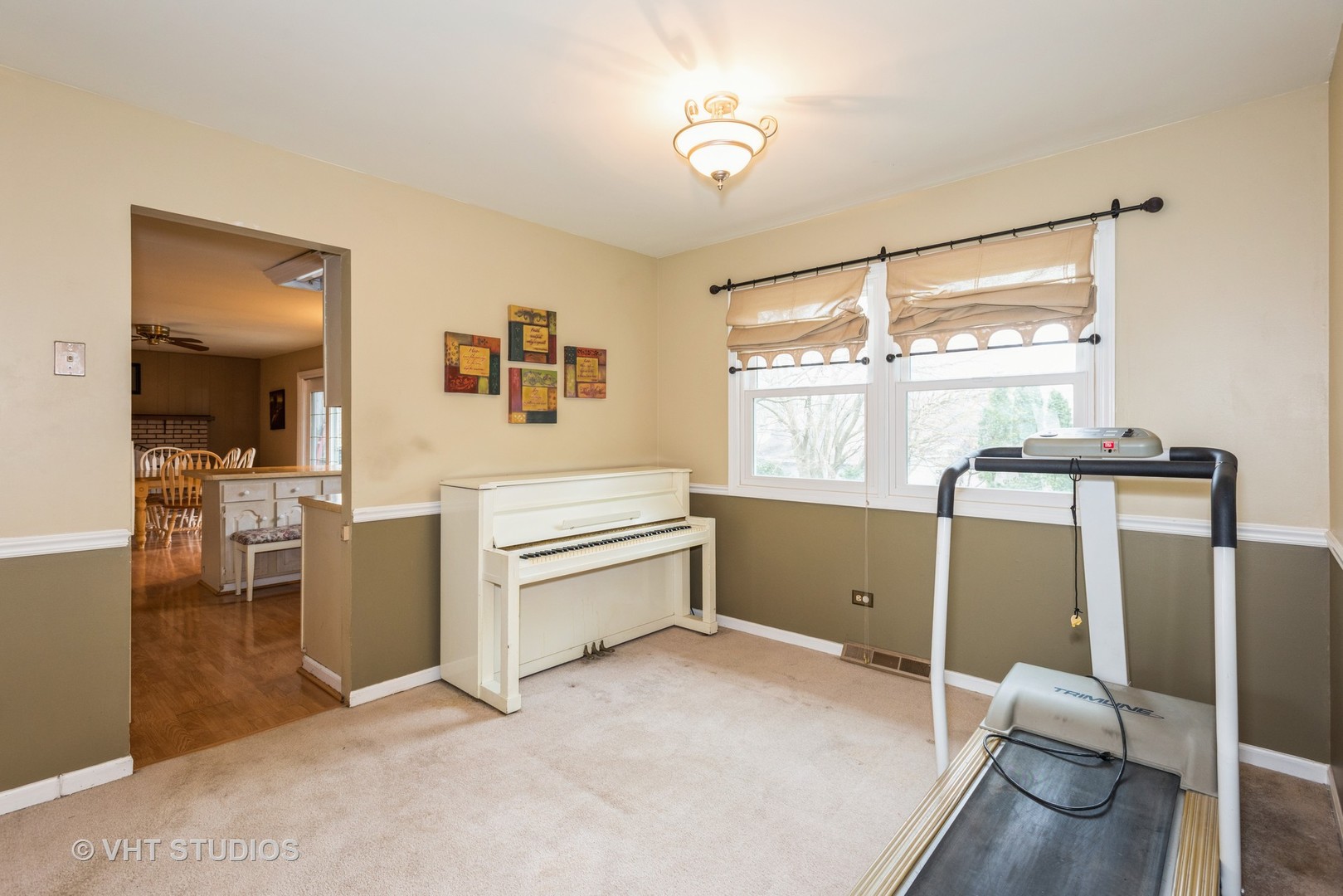 7 Green Ridge Road Elgin, IL 60120 - Photo 3 of 11 a view of room with window and furniture