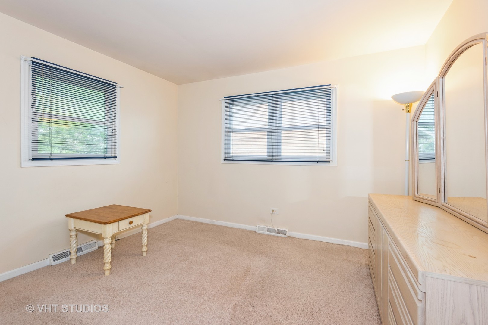 7 Green Ridge Road Elgin, IL 60120 - Photo 7 of 11 a living room with a couch and a window
