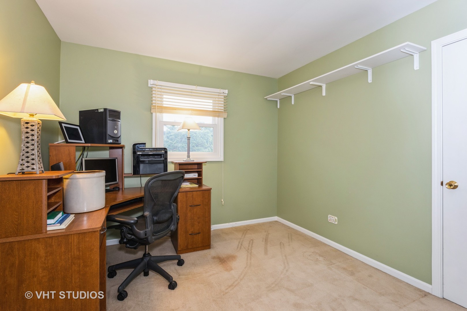 7 Green Ridge Road Elgin, IL 60120 - Photo 8 of 11 a workspace with furniture and a window