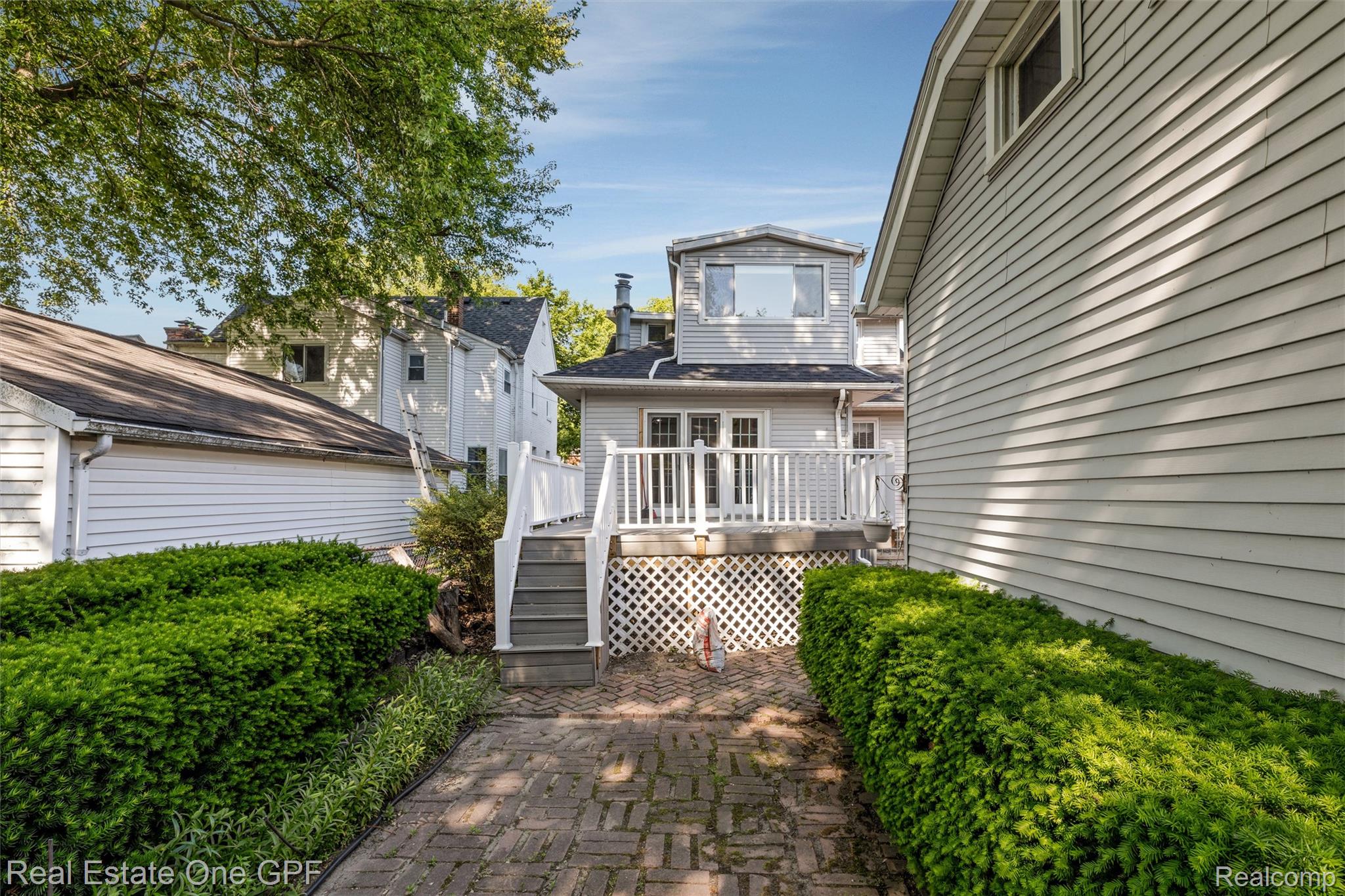 957 Fisher Road Grosse Pointe, MI 48230 - Photo 8 of 38 08-957 Fisher Rd 0007.jpg