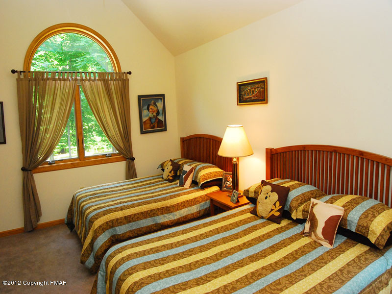 246 Aspen Road Pocono Pines, PA 18350 - Photo 12 of 14 TWIN BED RM