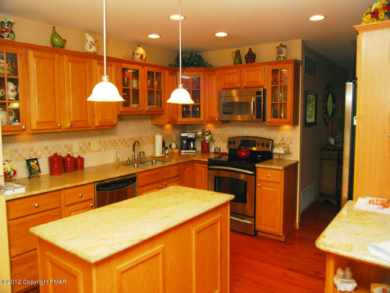 246 Aspen Road Pocono Pines, PA 18350 - Photo 2 of 14 KITCHEN