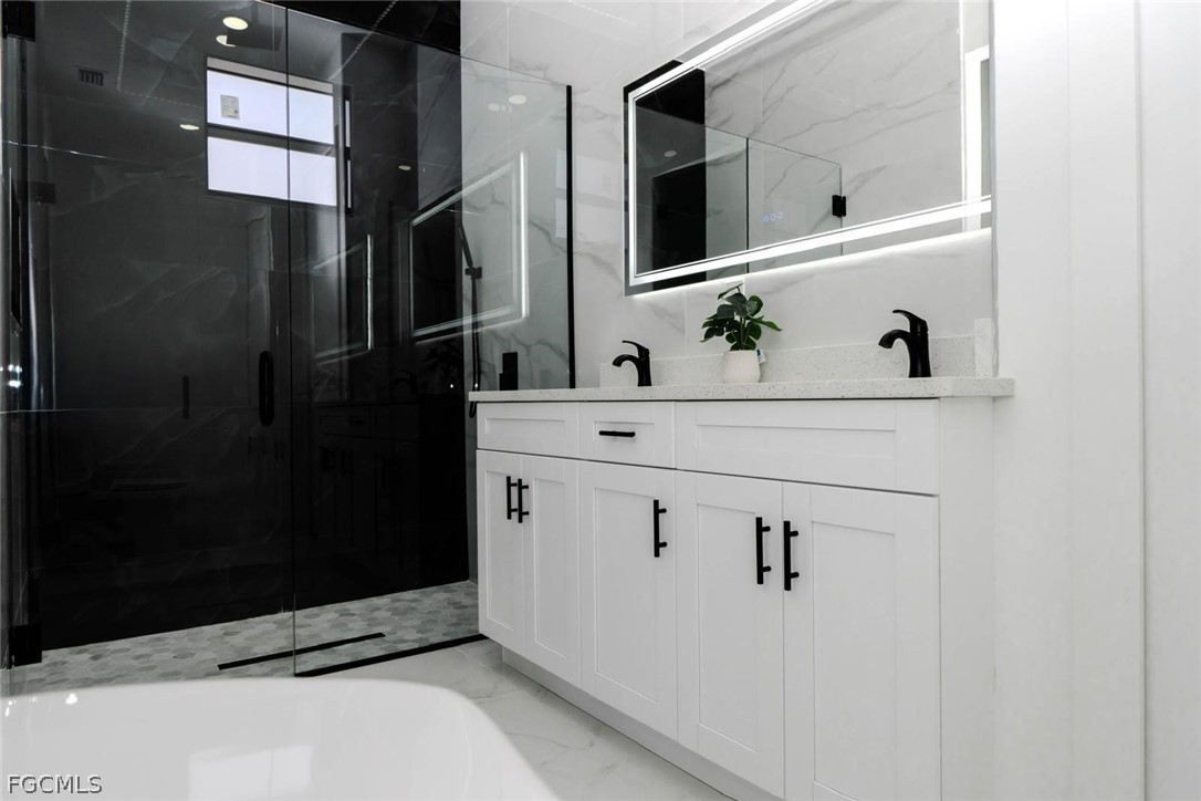 3206 14th Street Southwest Lehigh Acres, FL 33976 - Photo 24 of 38 a close view of cabinet