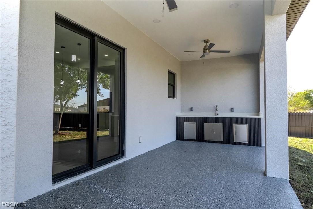 3206 14th Street Southwest Lehigh Acres, FL 33976 - Photo 26 of 38 a view of an empty room with a window