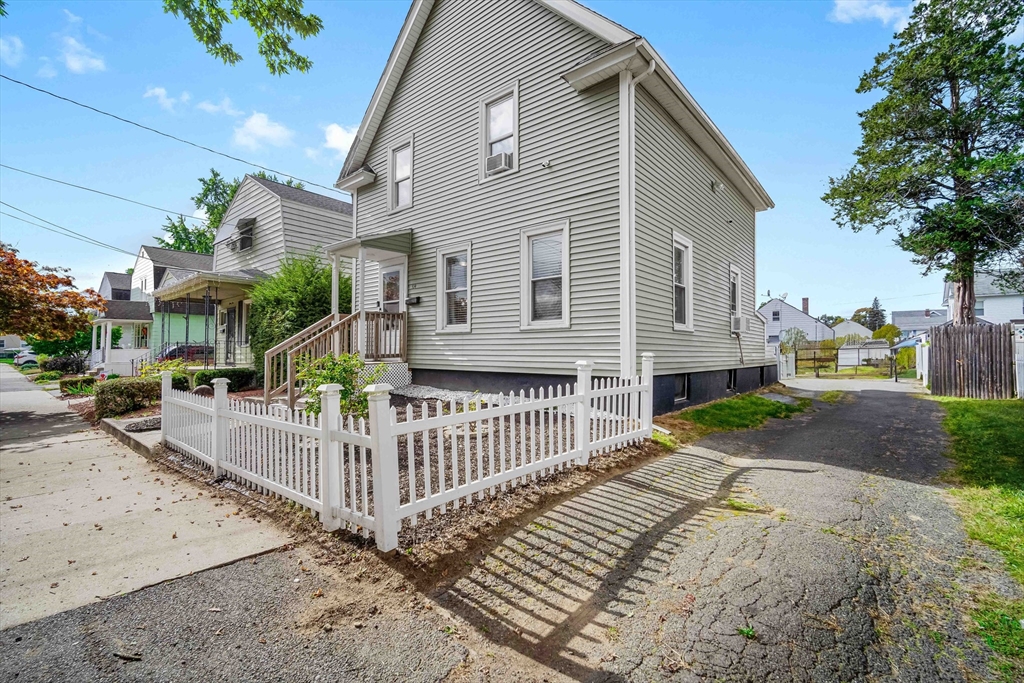 104 Farnsworth Street Springfield, MA 01107 - Photo 16 of 16 Gallery Image 16