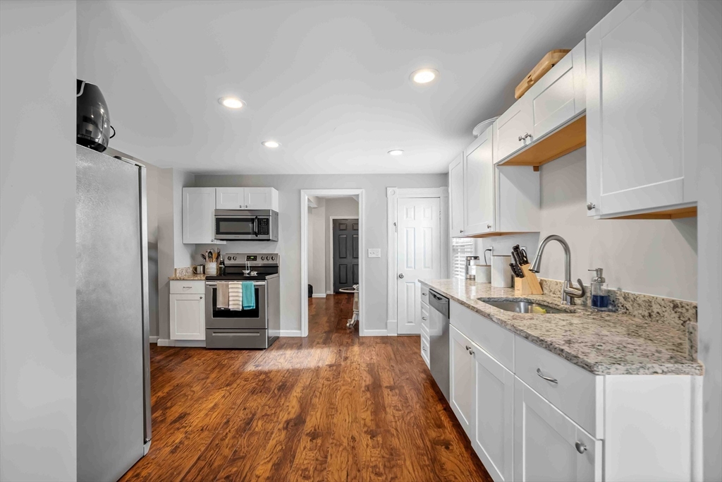 104 Farnsworth Street Springfield, MA 01107 - Photo 5 of 16 Gallery Image 5