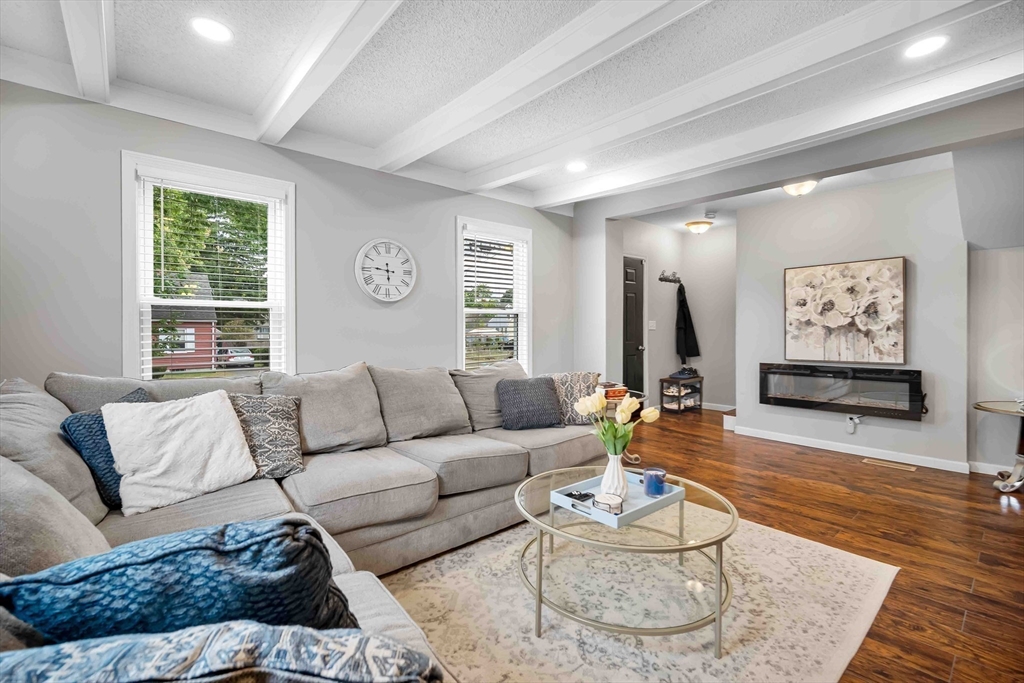 104 Farnsworth Street Springfield, MA 01107 - Photo 7 of 16 Gallery Image 7