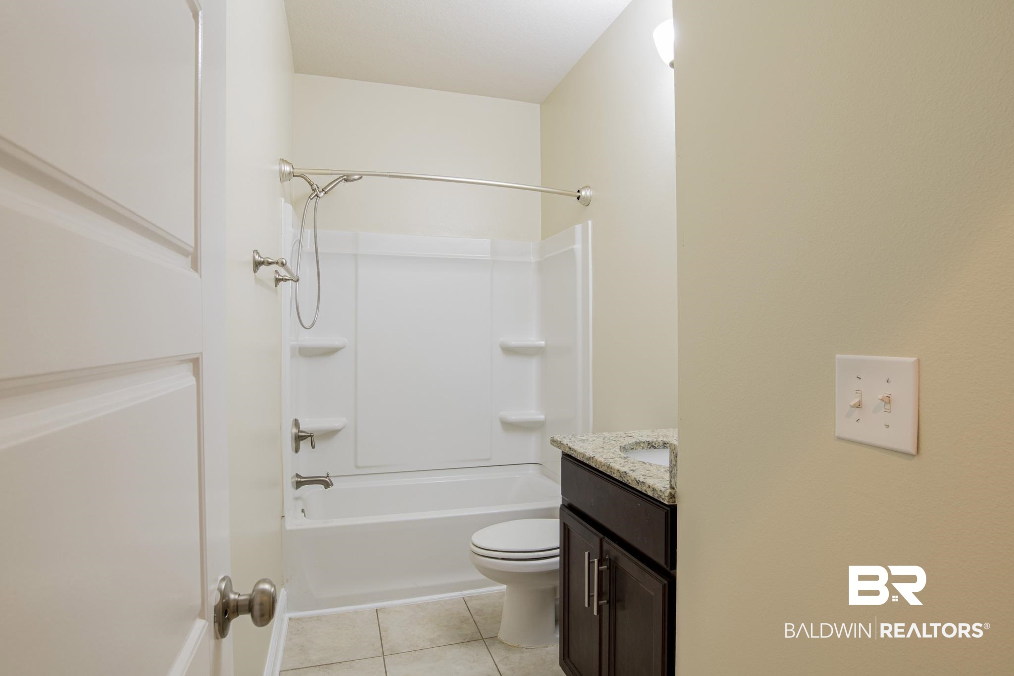 12836 Jenkins Pit Road Daphne, AL 36527 - Photo 28 of 44 Guest Bathroom