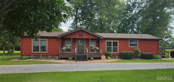 $399,000 | 18371 Perry Road, Pittsburg, IL 62974