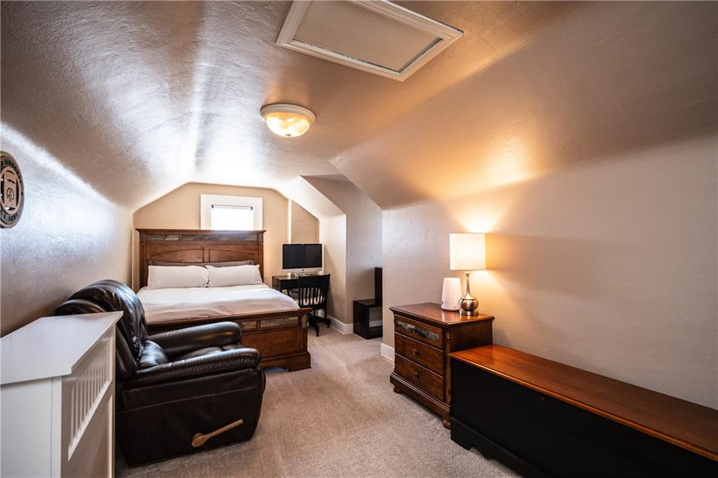 427 Arden Road Pittsburgh, PA 15216 - Photo 18 of 25 Third floor bedroom