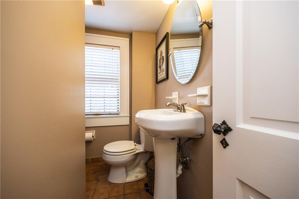 427 Arden Road Pittsburgh, PA 15216 - Photo 19 of 25 Third floor full bath