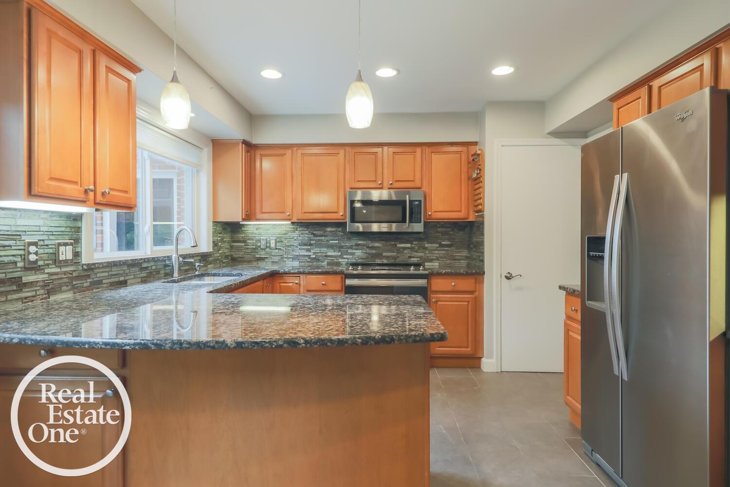 516 Thorntree Road Grosse Pointe Woods, MI 48236 - Photo 14 of 28
