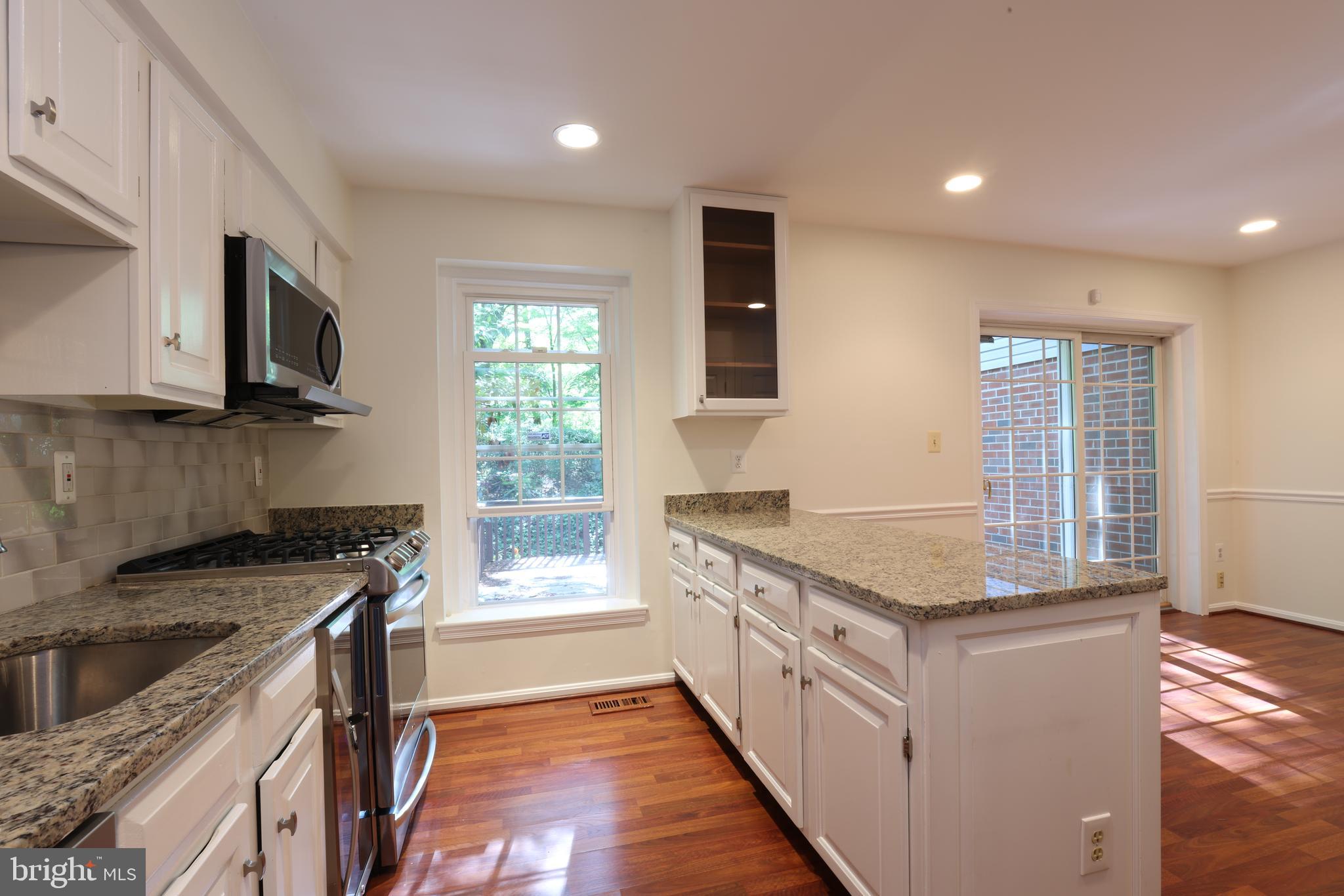 2184 Pond View Court Reston, VA 20191 - Photo 10 of 34