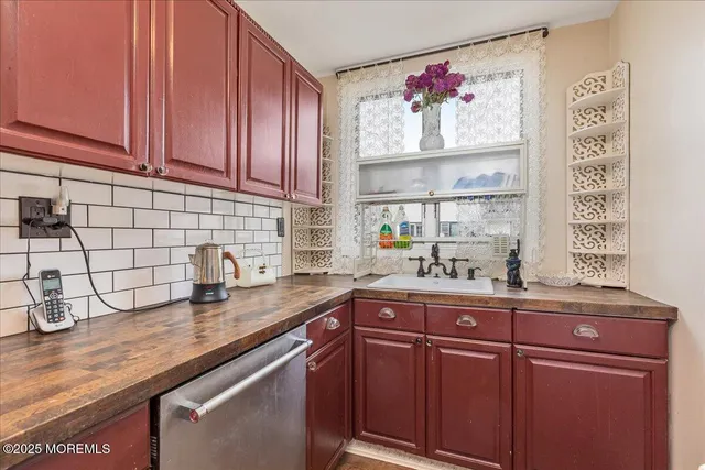 $375,000 | 37 Beacon Light Avenue, Keansburg, NJ 07734