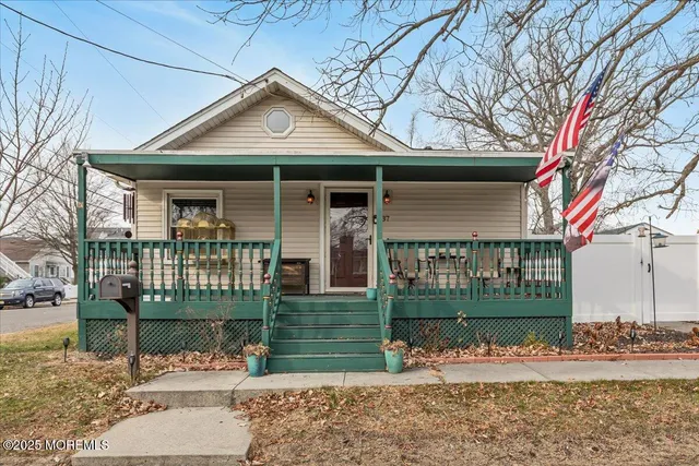 $375,000 | 37 Beacon Light Avenue, Keansburg, NJ 07734