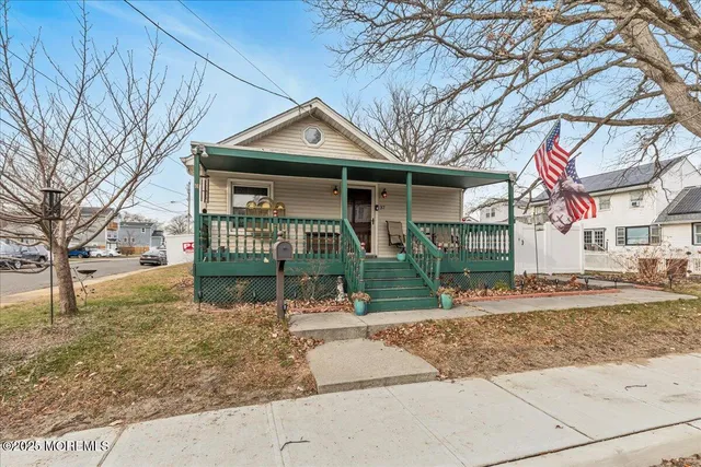 $375,000 | 37 Beacon Light Avenue, Keansburg, NJ 07734