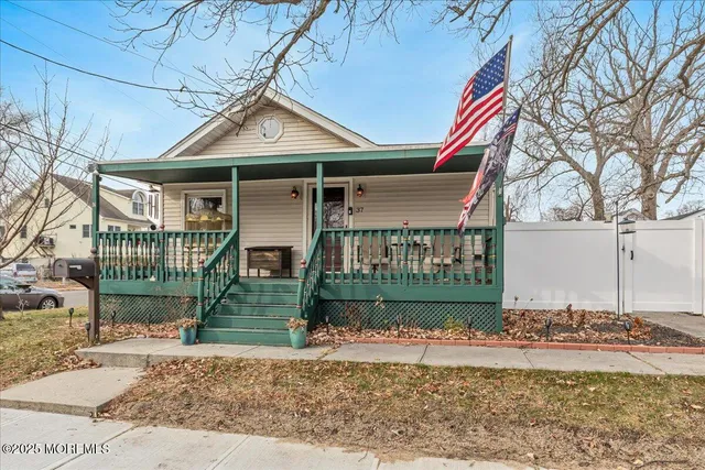 $375,000 | 37 Beacon Light Avenue, Keansburg, NJ 07734