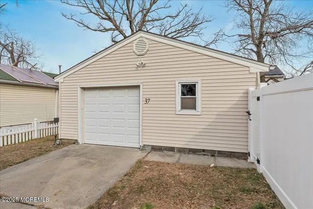$375,000 | 37 Beacon Light Avenue, Keansburg, NJ 07734