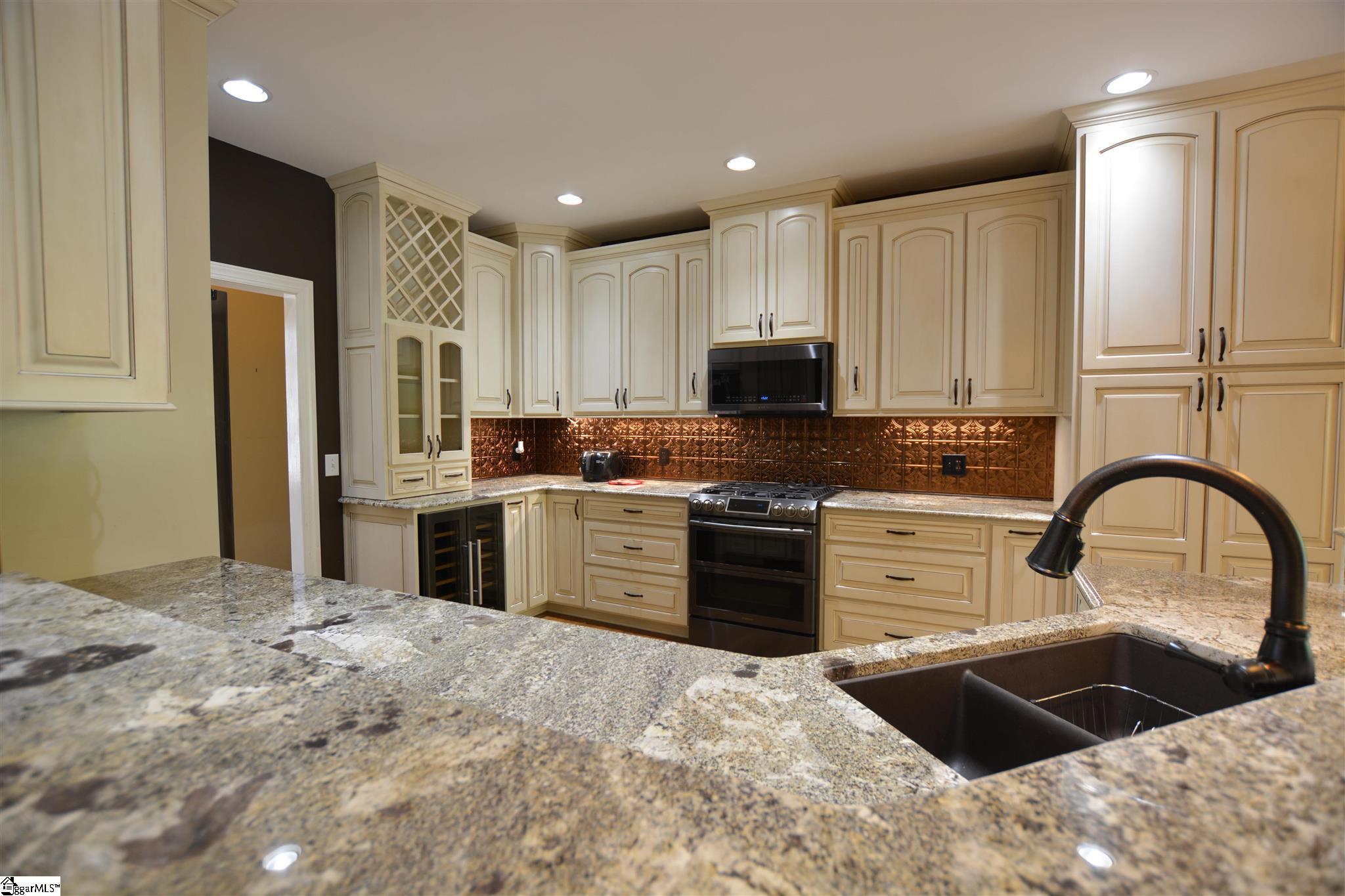522 Spring Point Court Simpsonville, SC 29681 - Photo 5 of 35 Gallery Image 5